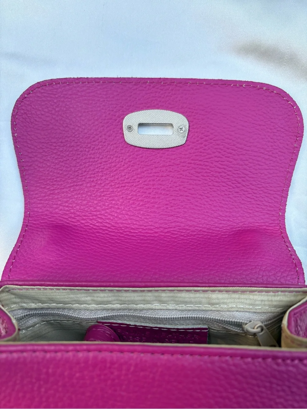 Vibrant classy fuschia Top-Handle pebbled Leather satchel from Italy - Picture 7 of 8